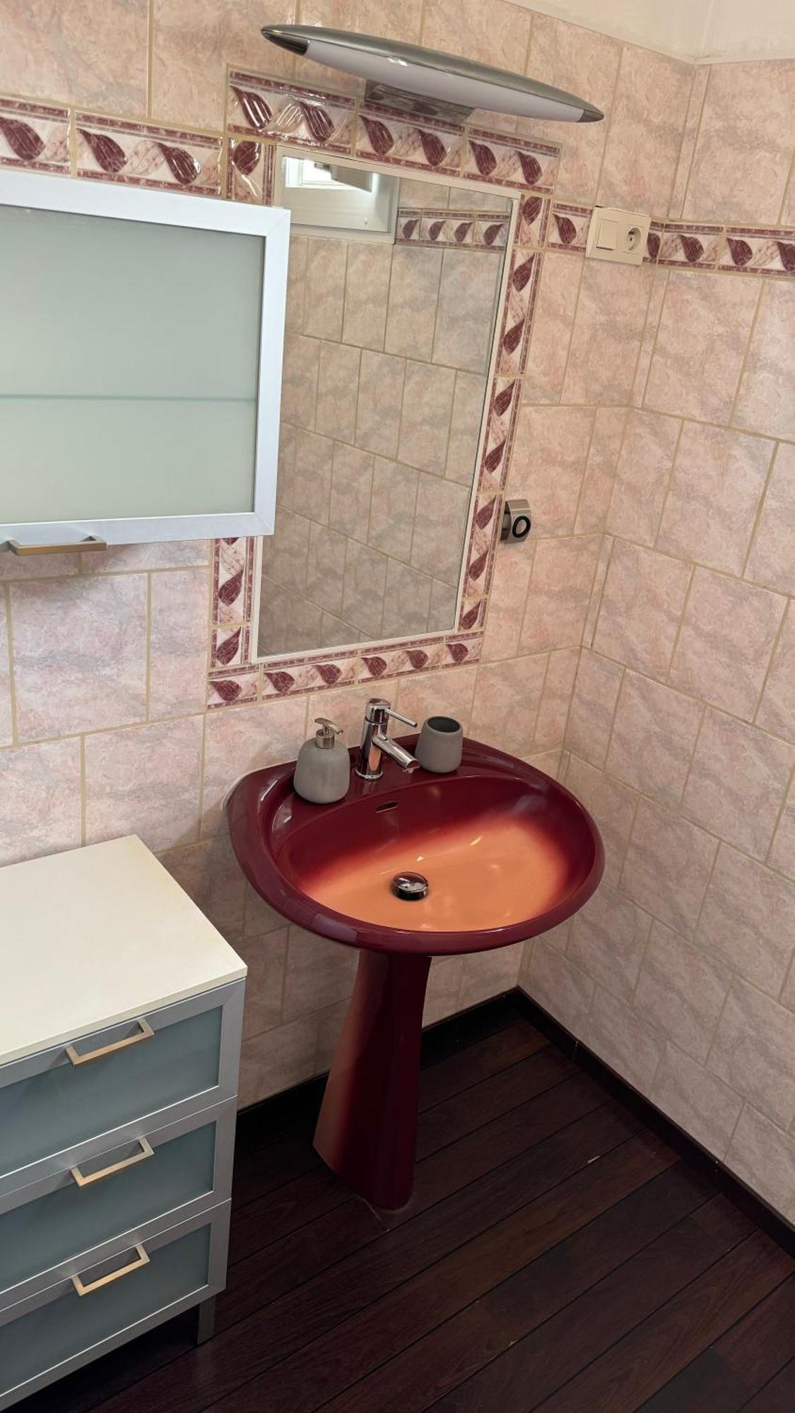 Apartment T4 *