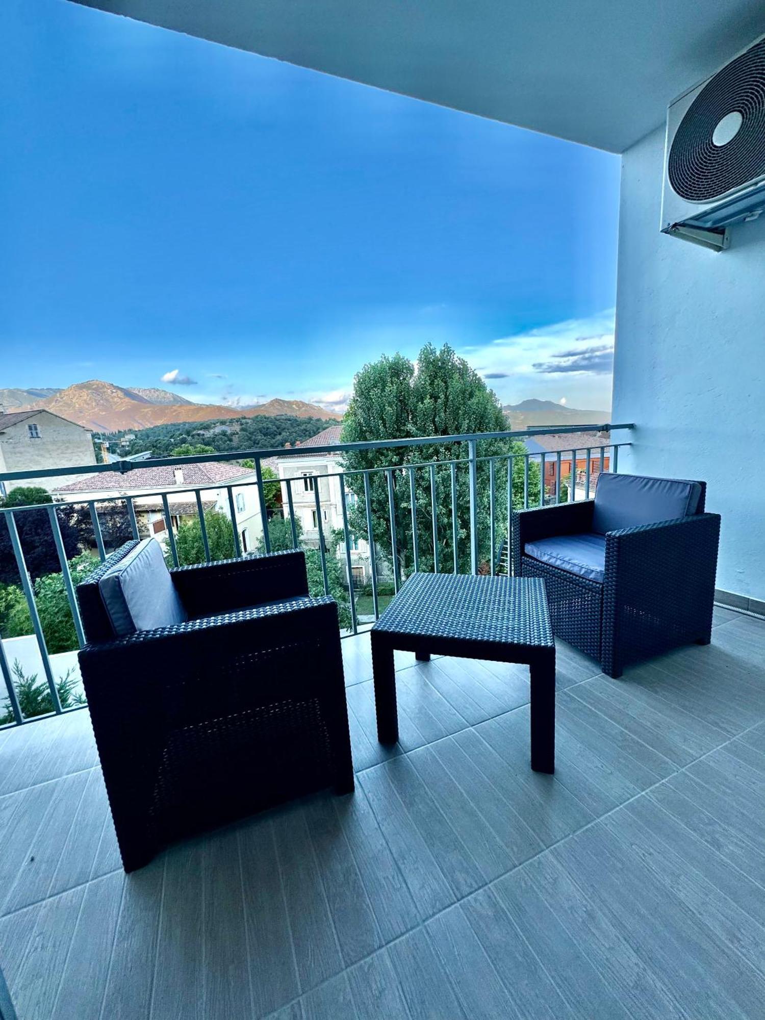 Apartment T4 *